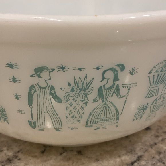 VINTAGE PYREX AMISH WHITE AND TURQUOISE MIXING BOWL 🥣🍓 - Picture 5 of 8